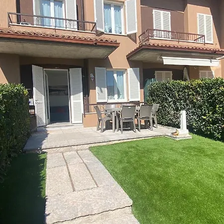 Casa Con Giardino بيت للعطل *